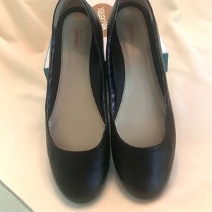Aetrex black leather flats. Size 9.